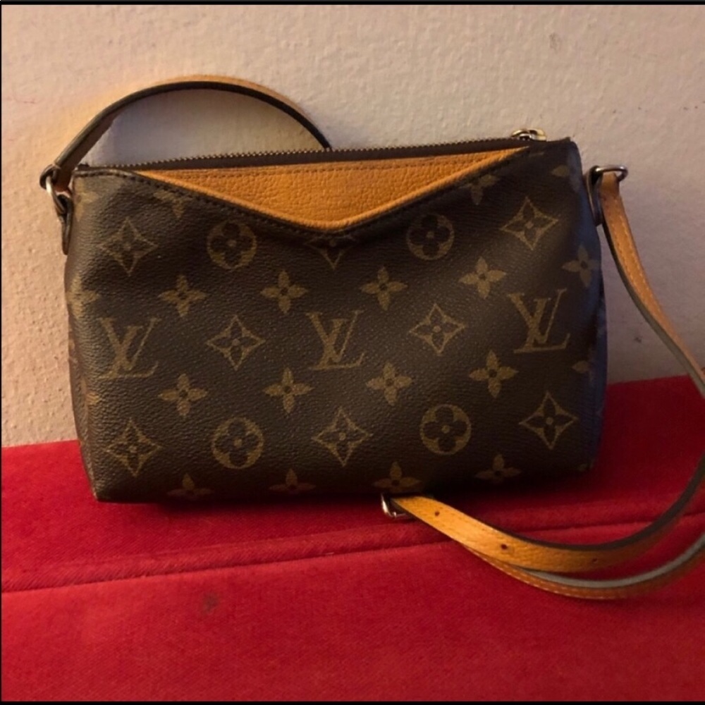 Louis Vuitton Pallas Clutch